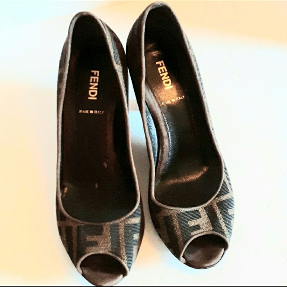 Fendi  FF Logo Shoes. - Picture 2 of 8